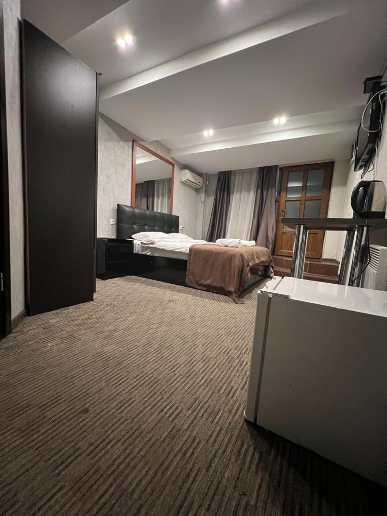 Elno Hotel Тбилиси Экстерьер фото