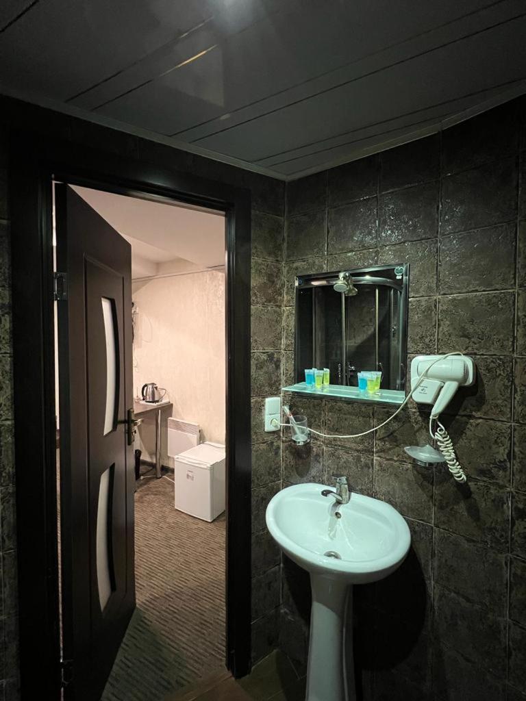 Elno Hotel Тбилиси Экстерьер фото
