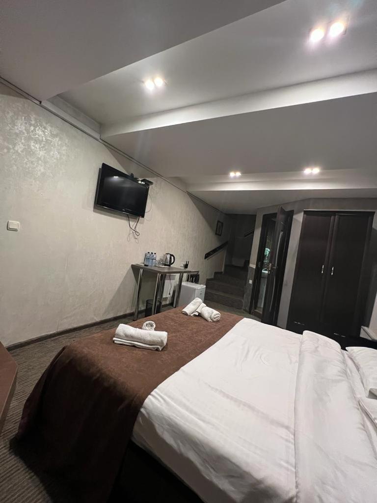 Elno Hotel Тбилиси Экстерьер фото