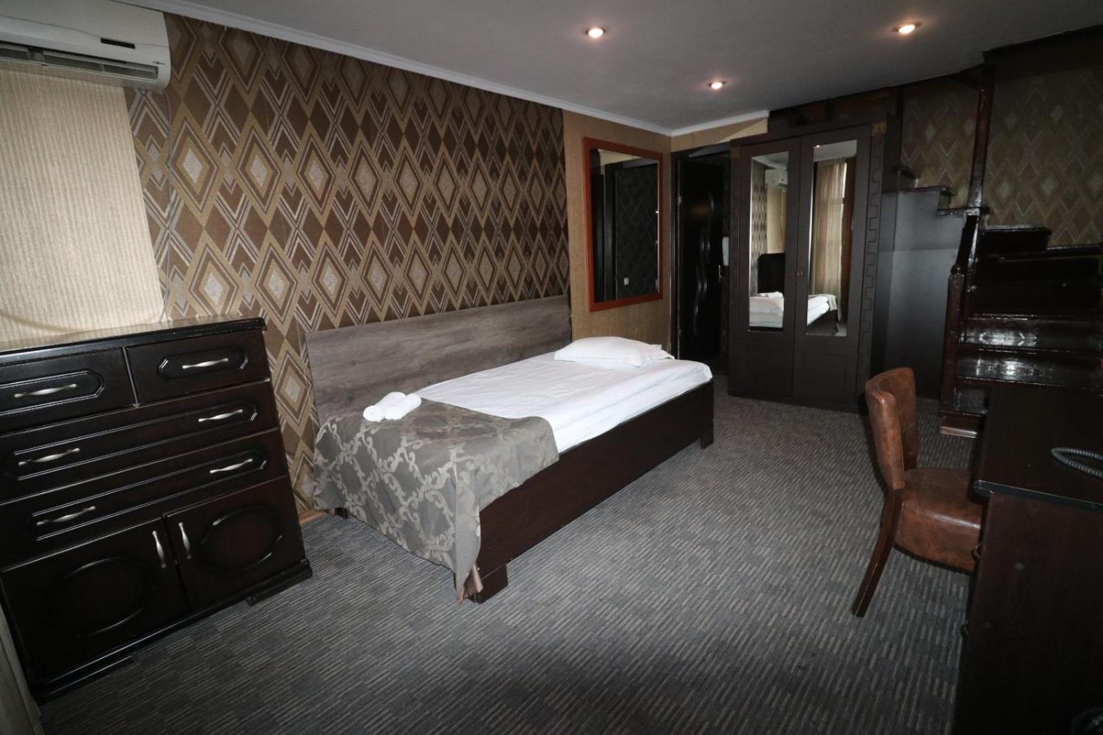 Elno Hotel Тбилиси Экстерьер фото